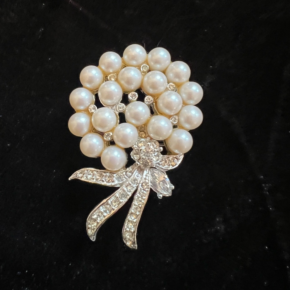 Cream and Silver Floral Pearl Brooch